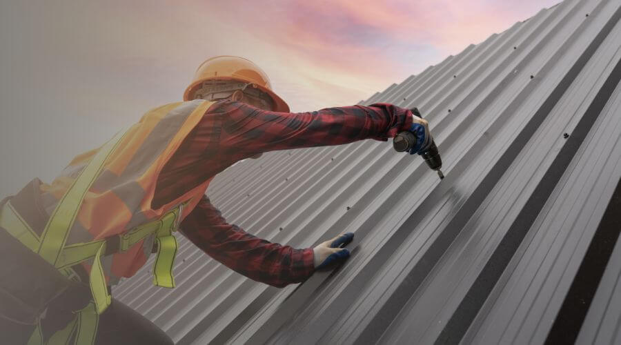 Professional gutter cleaning in El Monte, CA